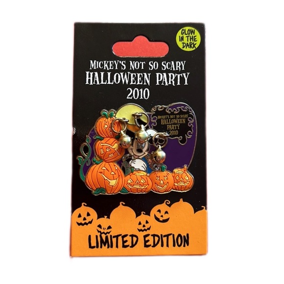 Disney World Mickey’s Not So Scary Halloween Party Trading Pin Rare Glow in Dark - Picture 2 of 4